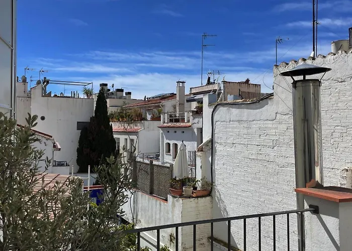 Casa de Férias Charming Casa In Centre & Minutes To Sitges